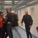 Gerente de futebol do Corinthians tenta invadir cabine do VAR durante duelo contra o Grêmio