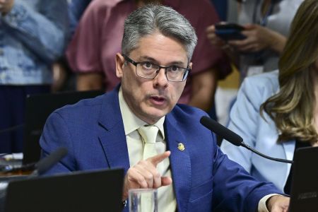 O senador Alessandro Vieira (MDB-SE), relator da PEC da Blindagem