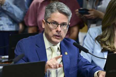 O senador Alessandro Vieira (MDB-SE), relator da PEC da Blindagem