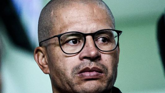 Alex assistiu ao jogo do Cruzeiro ao lado de Paulo André, diretor do clube