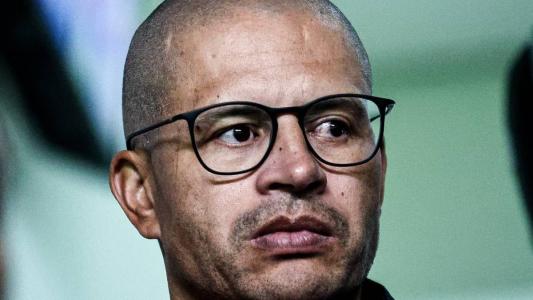 Alex assistiu ao jogo do Cruzeiro ao lado de Paulo André, diretor do clube