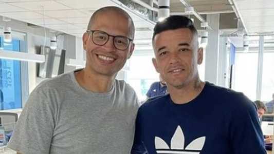 Alex e D'Alessandro juntos na Toca da Raposa II, centro de treinamento do Cruzeiro, em Belo Horizonte