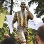 Estátua e calor da torcida: Alex, ex-Cruzeiro, fala de sua idolatria na Turquia