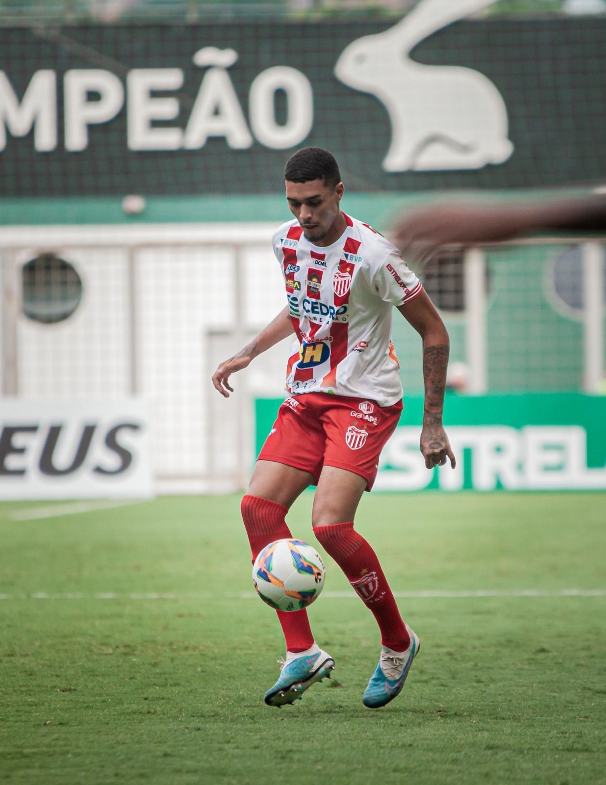 Alex Paulino, do Villa Nova, valoriza 'aprendizados cruciais' em segundo ano como profissional