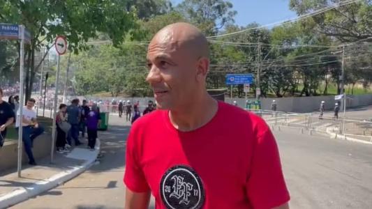 Alex Silva na chegada ao Morumbi, neste domingo, para a final da Copa do Brasil