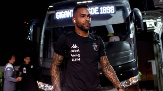 Alex Teixeira está entre os titulares do Vasco para enfrentar o Goiás