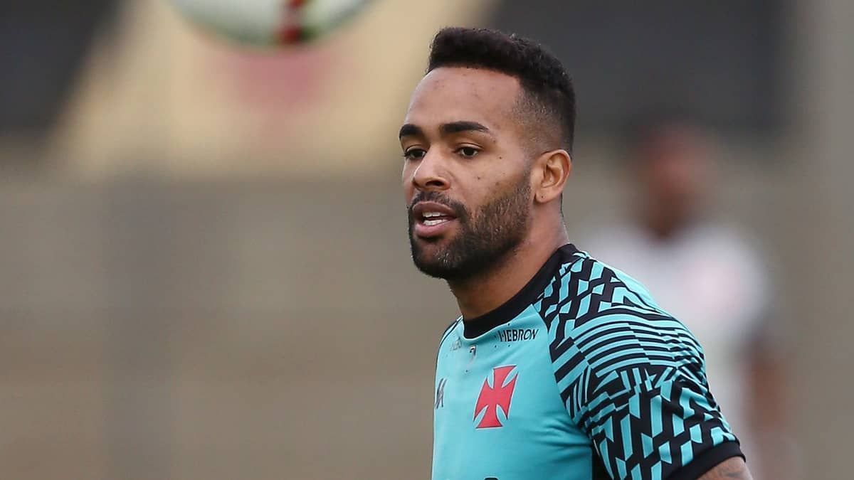 Vasco renova com Alex Teixeira, pretendido pelo Cruzeiro e anuncia goleiro