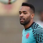 Vasco renova com Alex Teixeira, pretendido pelo Cruzeiro e anuncia goleiro