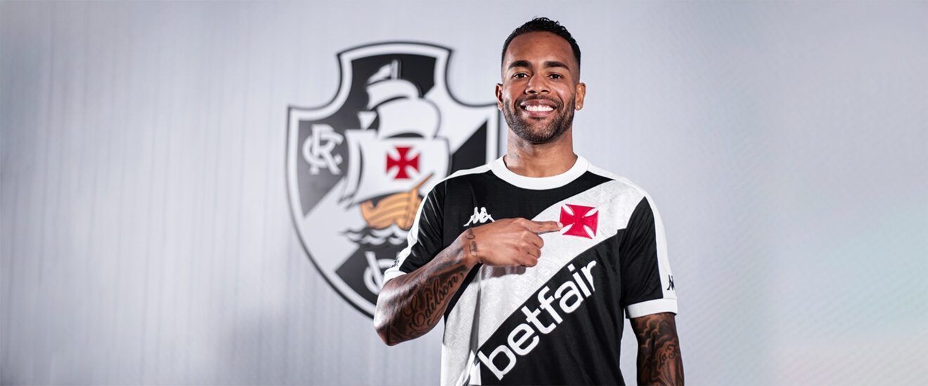 Vasco confirma contratação do atacante Alex Teixeira