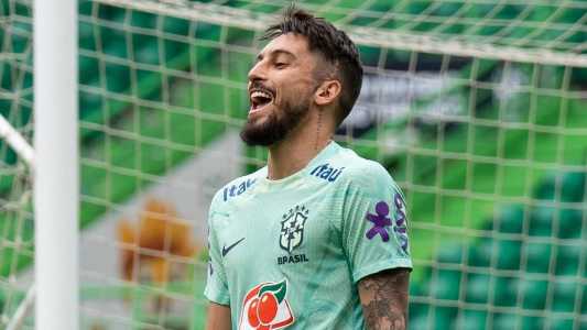 Alex Telles em treino da Seleção Brasileira no estádio José Alvalade