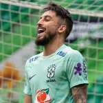 Lateral da Seleção, Alex Telles revela em qual clube nunca jogaria no Brasil