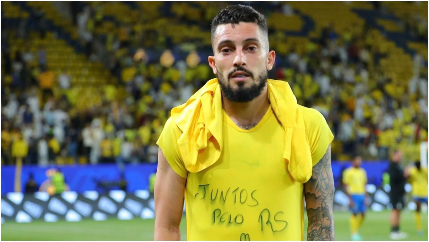 Ex-Grêmio e Juventude, Alex Telles faz campanha em prol da vítimas no RS
