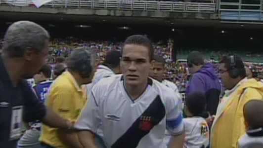 Alex, zagueiro e capitão do Vasco em 2003