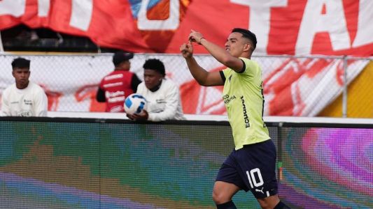 Alexander Alvarado é o camisa 10 e principal nome da LDU