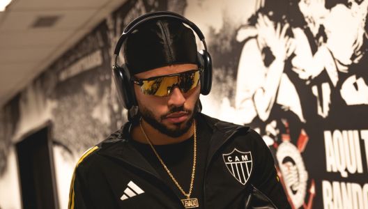 Alexander viajou com a delegação do Atlético para São Paulo, mas não enfrentará o Corinthians