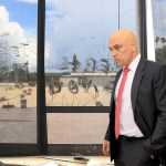 Alexandre de Moraes avalia sede do STF, destruída após atos golpistas; veja fotos