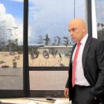 Alexandre de Moraes avalia sede do STF, destruída após atos golpistas; veja fotos