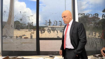 Alexandre de Moraes visita prédio do STF, destruído em ato golpista no dia 8 de janeiro
