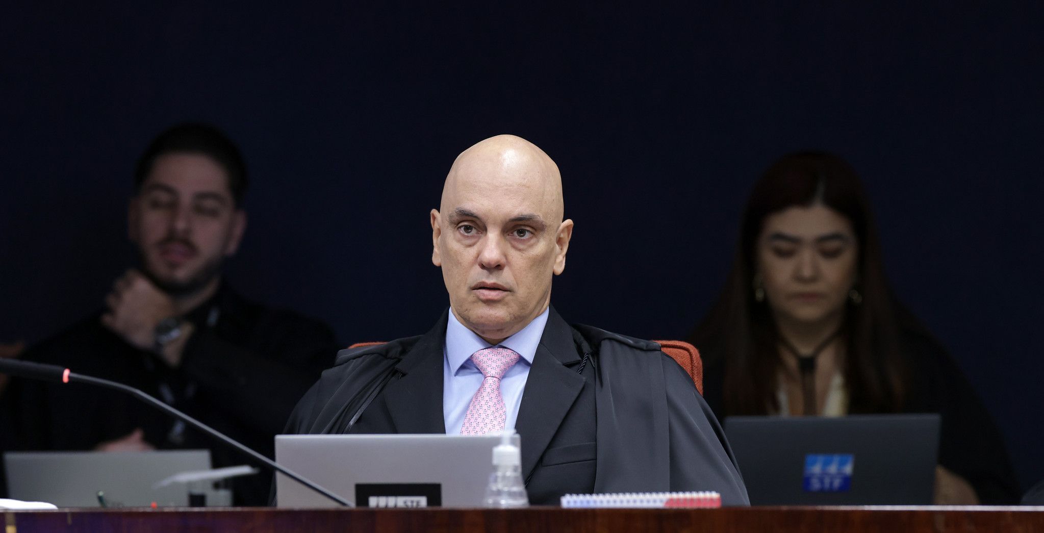 Bolsonaro tentou buscar apoio das Forças Armadas para implementar golpe, diz Moraes