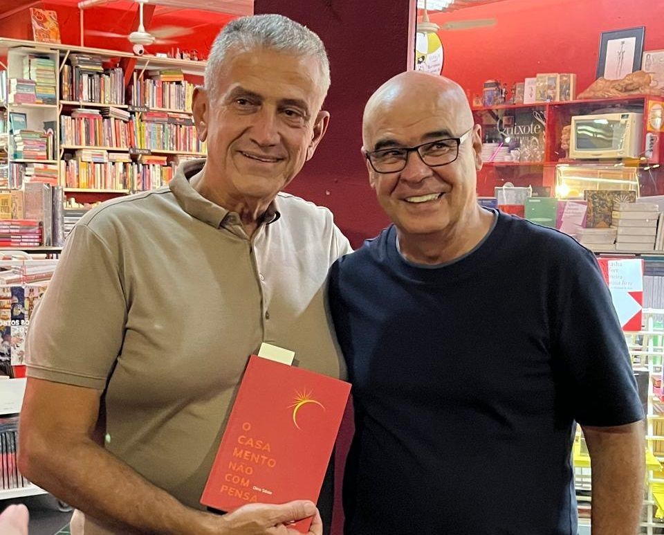 Jornalista e escritor recebe convidados no lançamento de seu terceiro livro