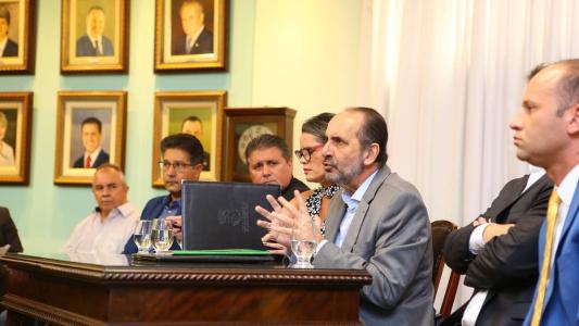 Alexandre Kalil em sessão na Câmara de BH, em fevereiro de 2020, antes de ser reeleito para um segundo mandato