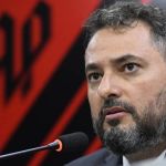 Mattos diz ter sentido cheiro de urina e cerveja no banco de reservas do Mineirão