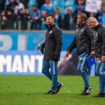 Auxiliar explica estratégia da vitória do Grêmio: 'Futebol se ganha no meio'