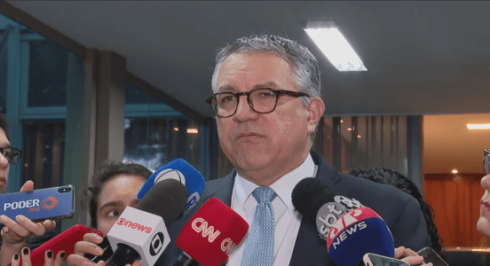 Governo Lula acredita que não é um bom momento para debate sobre drogas, diz Padilha à CNN | CNN Brasil