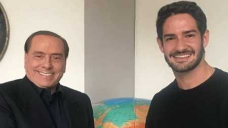 Alexandre Pato foi um dos que homenagearam o ex-dono do Milan