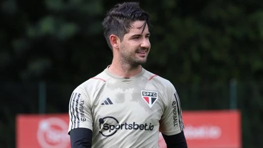 Alexandre Pato treina com elenco do São Paulo
