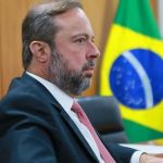 Silveira critica 'descuido' com gás e diz que não adianta presidente da Petrobras 'fechar a cara'