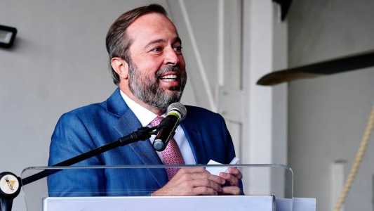 Alexandre Silveira criticou ausência do governador Zema em evento com Flávio Dino