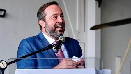 Alexandre Silveira criticou ausência do governador Zema em evento com Flávio Dino
