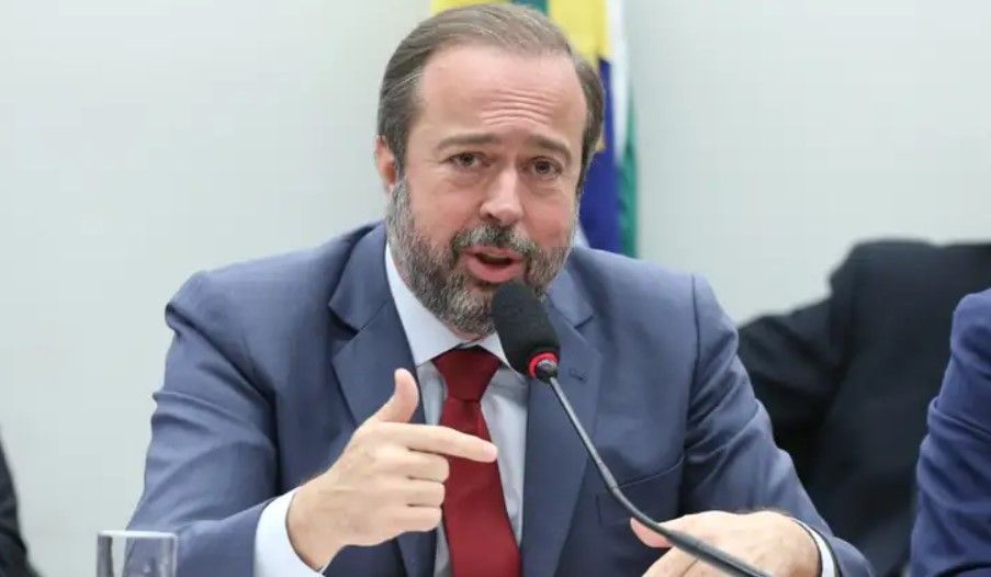 Silveira prevê 'alívio nas contas de luz' com MP que visa baratear tarifa; entenda a proposta
