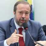 Silveira prevê 'alívio nas contas de luz' com MP que visa baratear tarifa; entenda a proposta