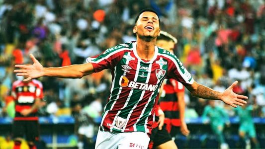 Alexsander vira desfalque por três meses no Fluminense