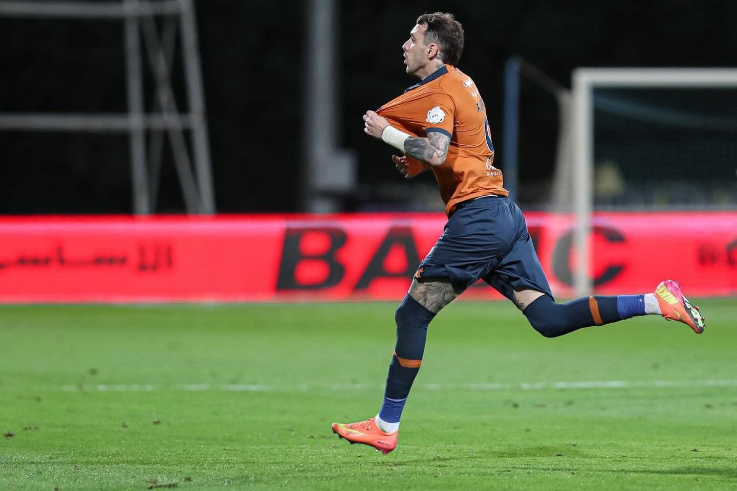 Vitória encaminha contratação de atacante uruguaio, diz jornalista