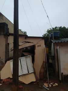 Casa desabou no bairro Santos Reis