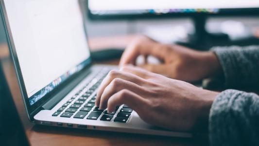 Algumas medidas podem ajudar a dar destaque ao currículo do profissional da área