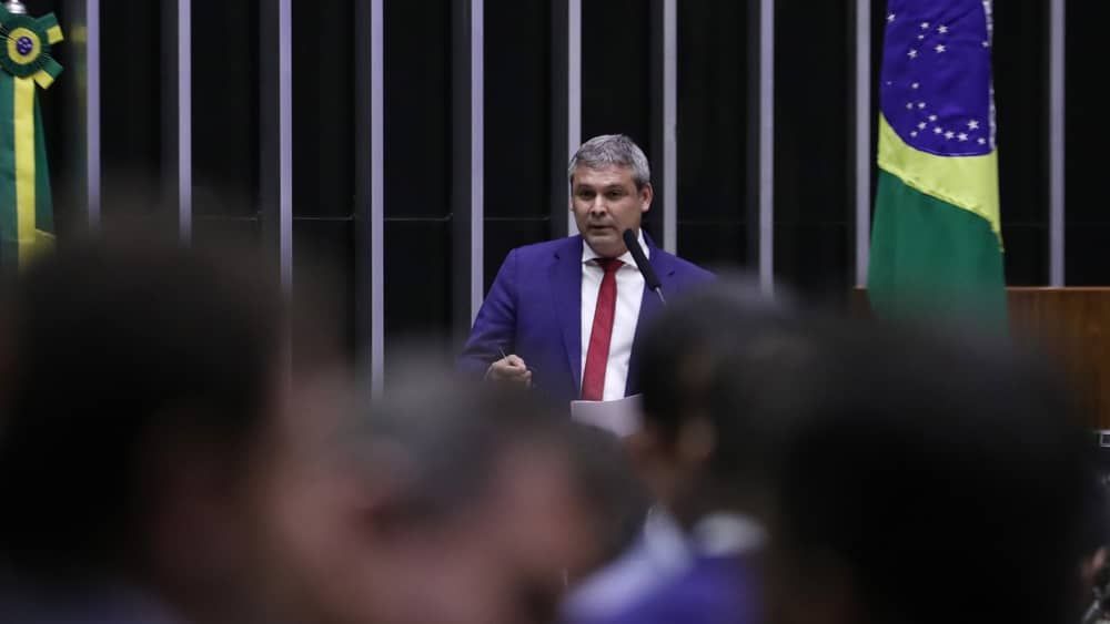 Deputado do PT, Lindbergh Farias protocola emendas para alterar meta fiscal para déficit de até 1%