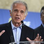 'Fogo amigo', diz ministro da Defesa sobre pedidos de aliados por sua demissão