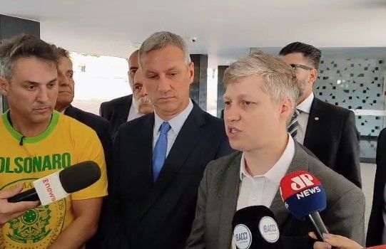 Em meio ao julgamento de Bolsonaro, oposição quer pautar anistia: 'Farsa'
