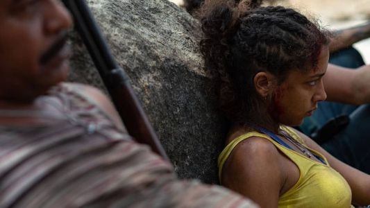 Alice Carvalho como 'Dinorah' em 'Cangaço Novo'