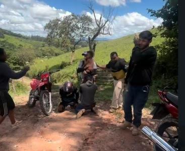 Emoção tomou conta das pessoas que encontraram Alice