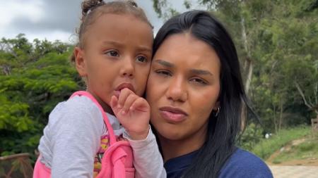 Karine voltou a informar que a filha passa bem, apesar do susto