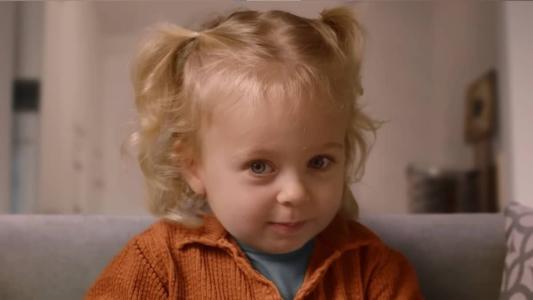 Alice, menina que viralizou em propaganda do banco Itaú, irá fazer parte de elenco do programa "Domingão com Huck"