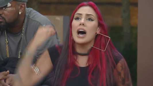 Alicia contou ter escutado barulho de tiro no reality