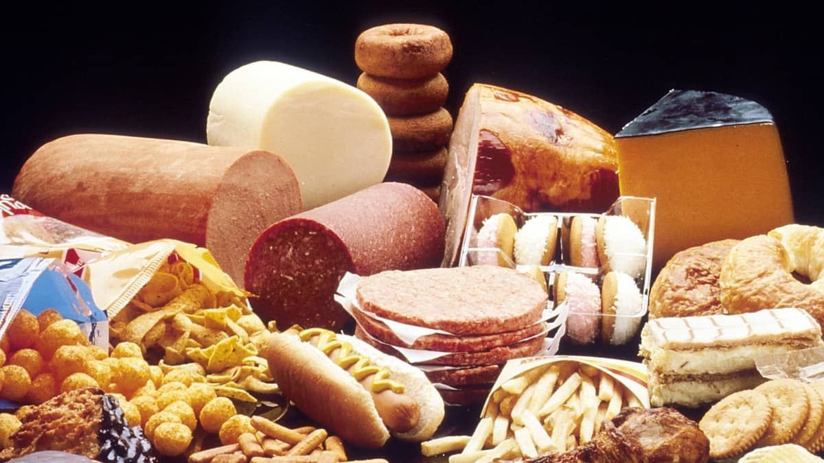 Por que os alimentos ultraprocessados favorecem o consumo excessivo de calorias?