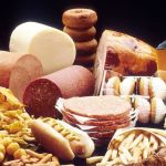 Por que os alimentos ultraprocessados favorecem o consumo excessivo de calorias?