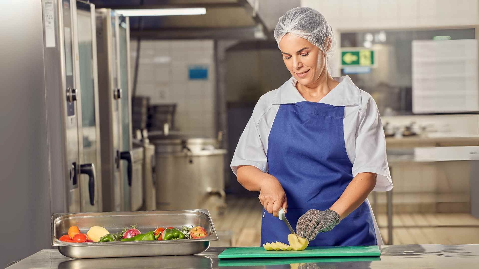 Especialista revela segredos da criação de alimentos; processo pode levar meses até chegar ao mercado